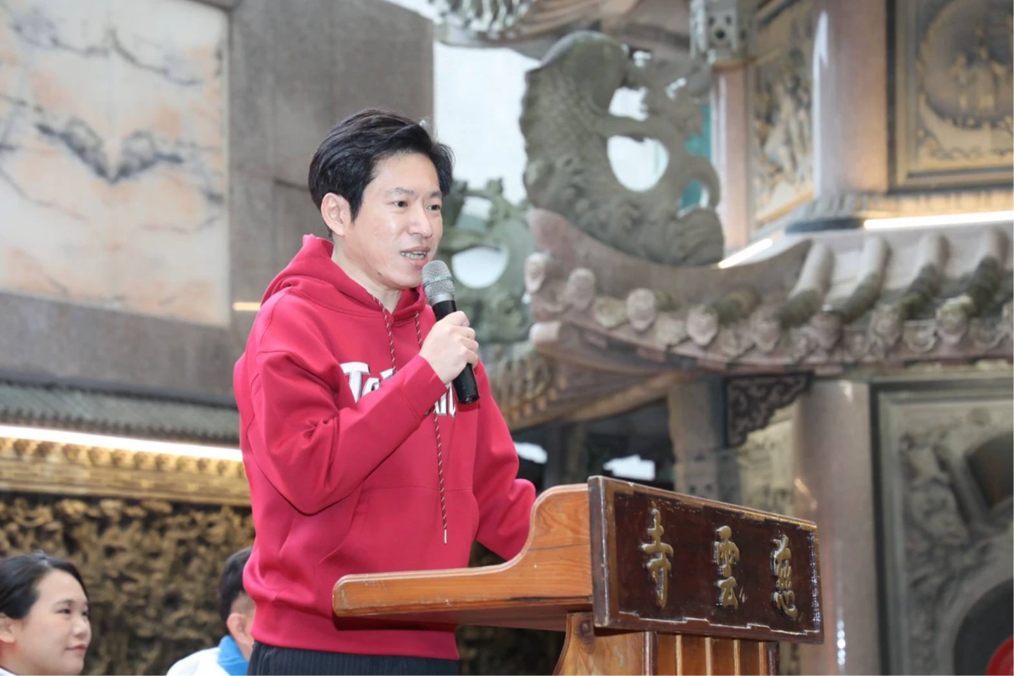 張惇涵回鄉參拜！高喊：未來童子瑋當選，合組「基隆囡仔連線」