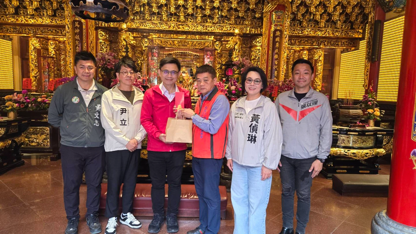 大年初五拚氣勢　母雞帶小雞！賴瑞隆率「左楠戰隊」拜年搶曝光