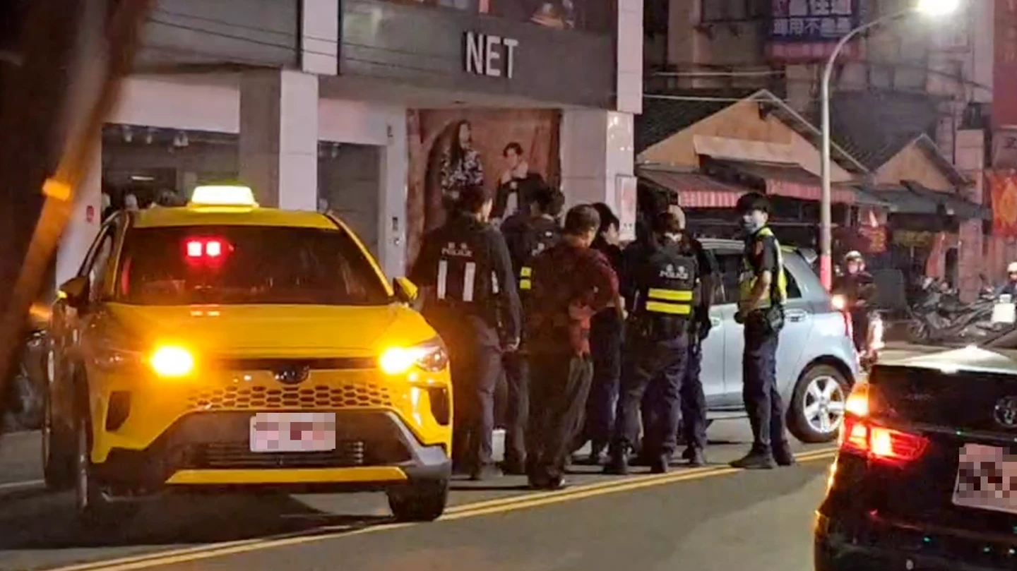 擦撞計程車落跑還找兒助陣　快打部隊到場！高雄酒駕父下場曝光