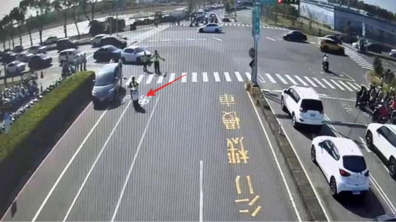 父載命危愛女就醫！慘困「寶可夢車陣」急喊救命　警開道3分鐘向死神搶命成功