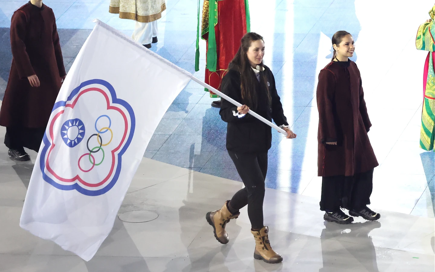 冬奧｜余睿越野滑雪50公里獲亞洲最佳成績　出任中華隊閉幕式掌旗官