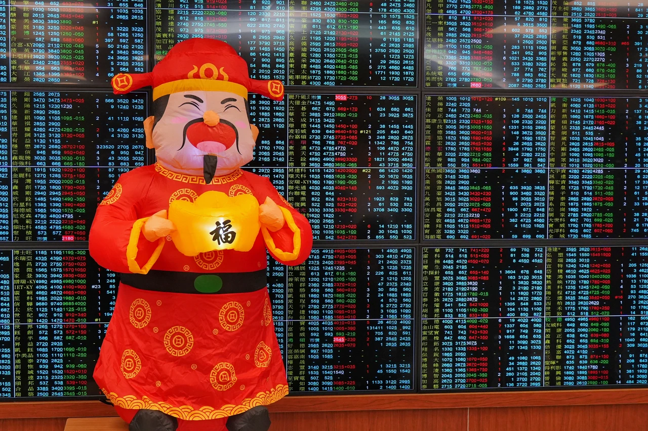 股王股后刷歷史新高！台積彈2.5%　台股飆逾700點再創新高