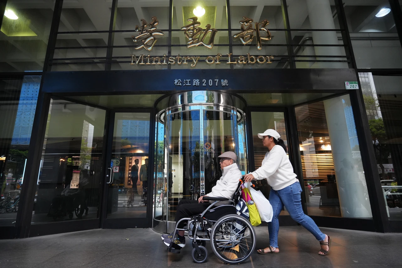 網傳移工懷孕可月領3.9萬元　勞動部否認：無此政策