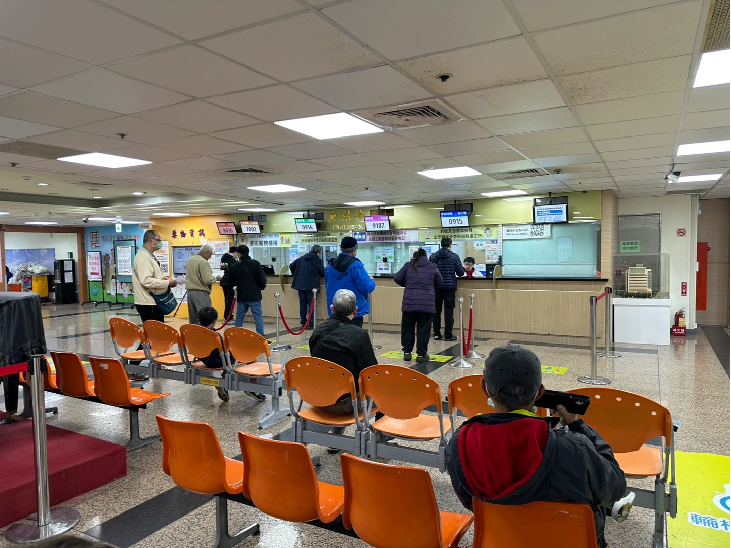 新北男確診麻疹！匡列526人足跡曝　搭公車、捷運曾到光華商場、西門町