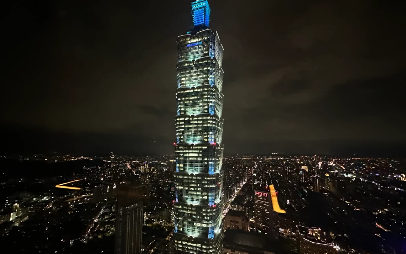 228和平紀念日　台北101首度點燈：以愛撫慰傷痛、自由民主台灣