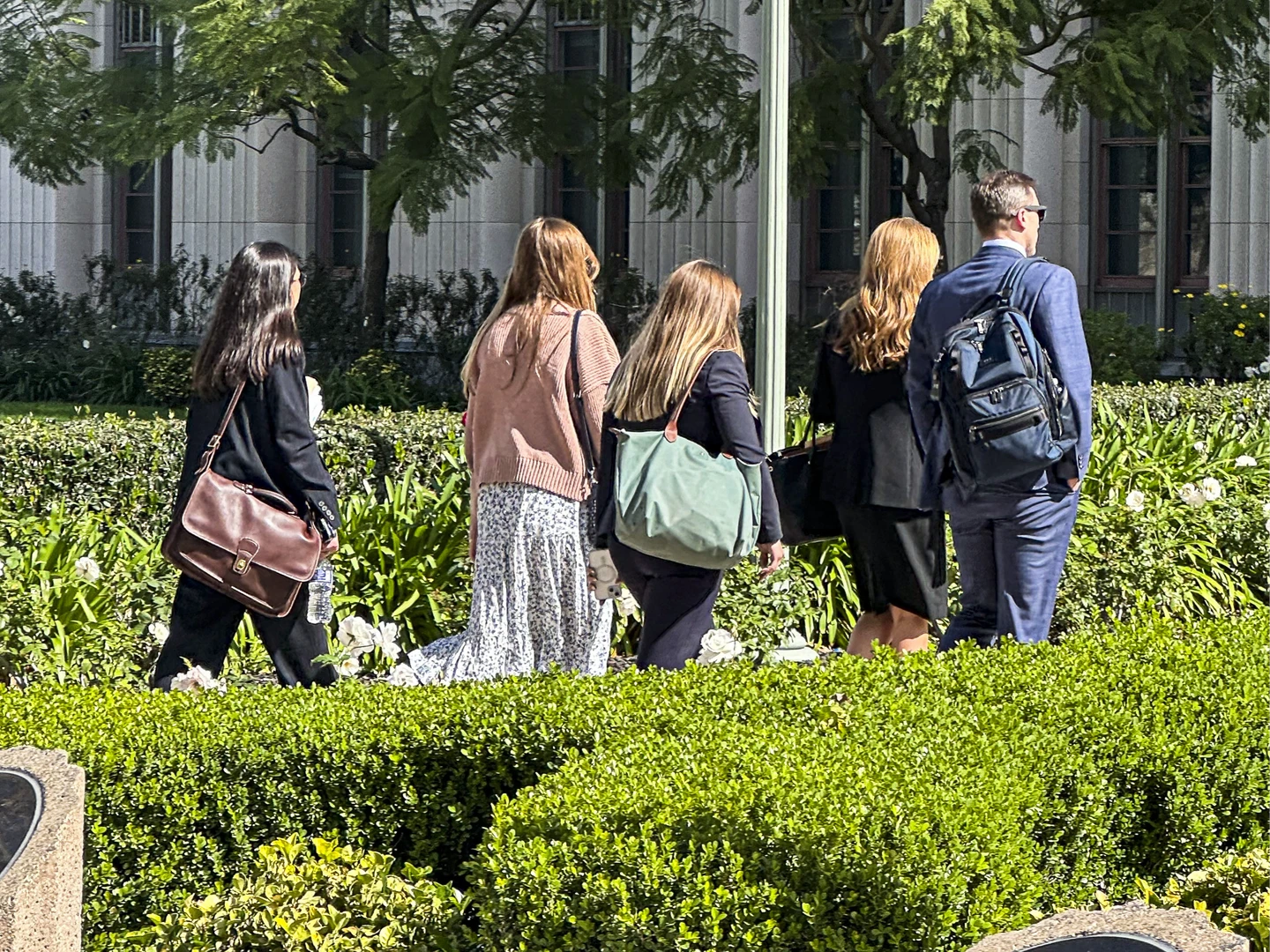 從小看IG、YouTube長大　加州妙齡女指控社群網站毀心理健康