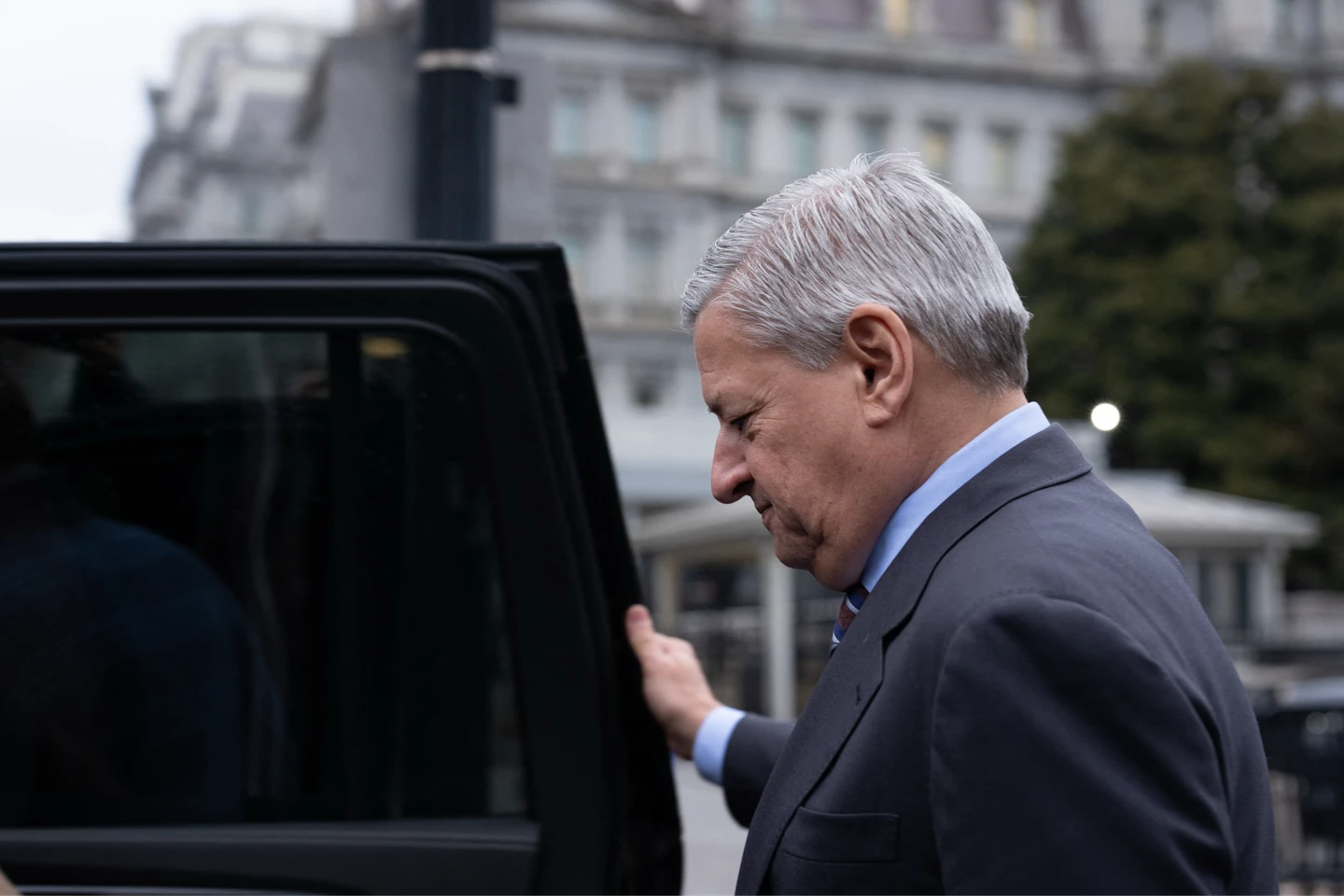 派拉蒙出價居上風　Netflix放棄收購華納兄弟股價盤後飆漲10%