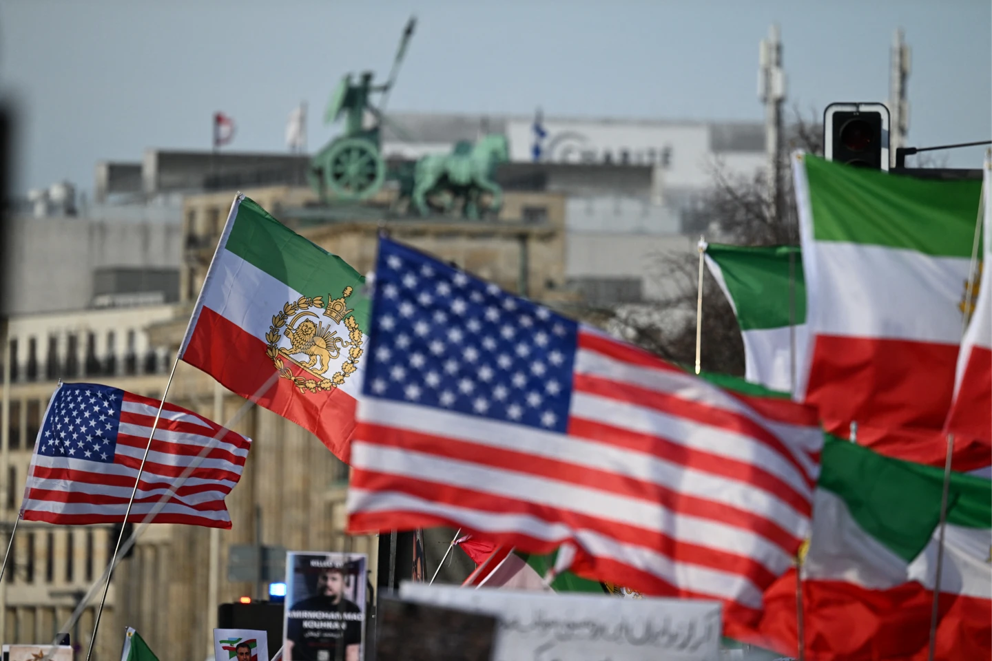 解析｜川普放手一搏終極目標：推翻伊朗政權　波灣盟友憂火燒自家門