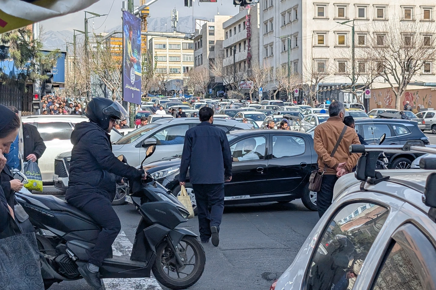 美以「先發制人」開轟伊朗　川普籲伊朗民眾接管政府