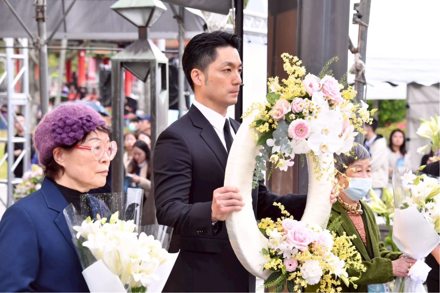 蔣萬安追思228致歉　遇受難家屬舉牌抗議「原諒無可能」