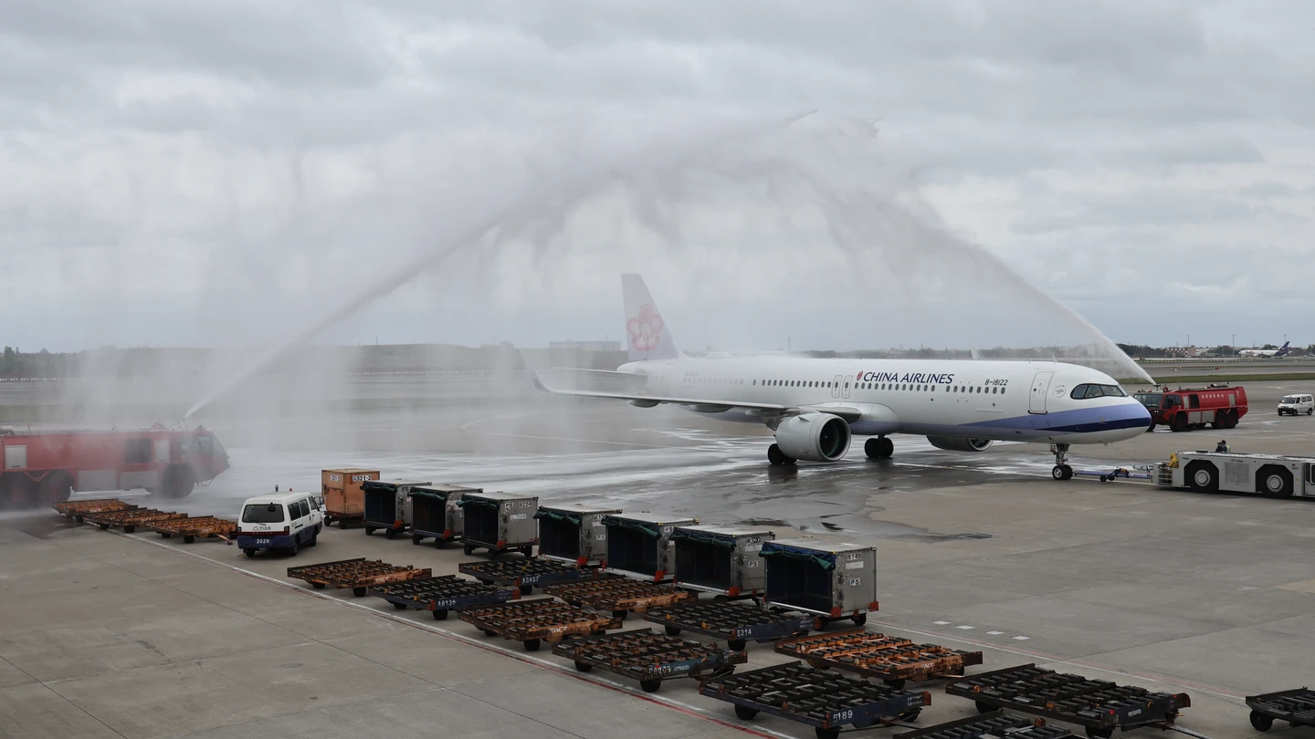 經典賽｜中華隊搭包機飛往宮崎「水門禮」送行　機上餐點有巧思