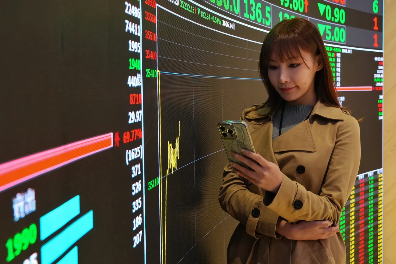 美伊戰爭衝擊台股重挫近1500點　專家：短線續修正、可逢低布局AI與記憶體