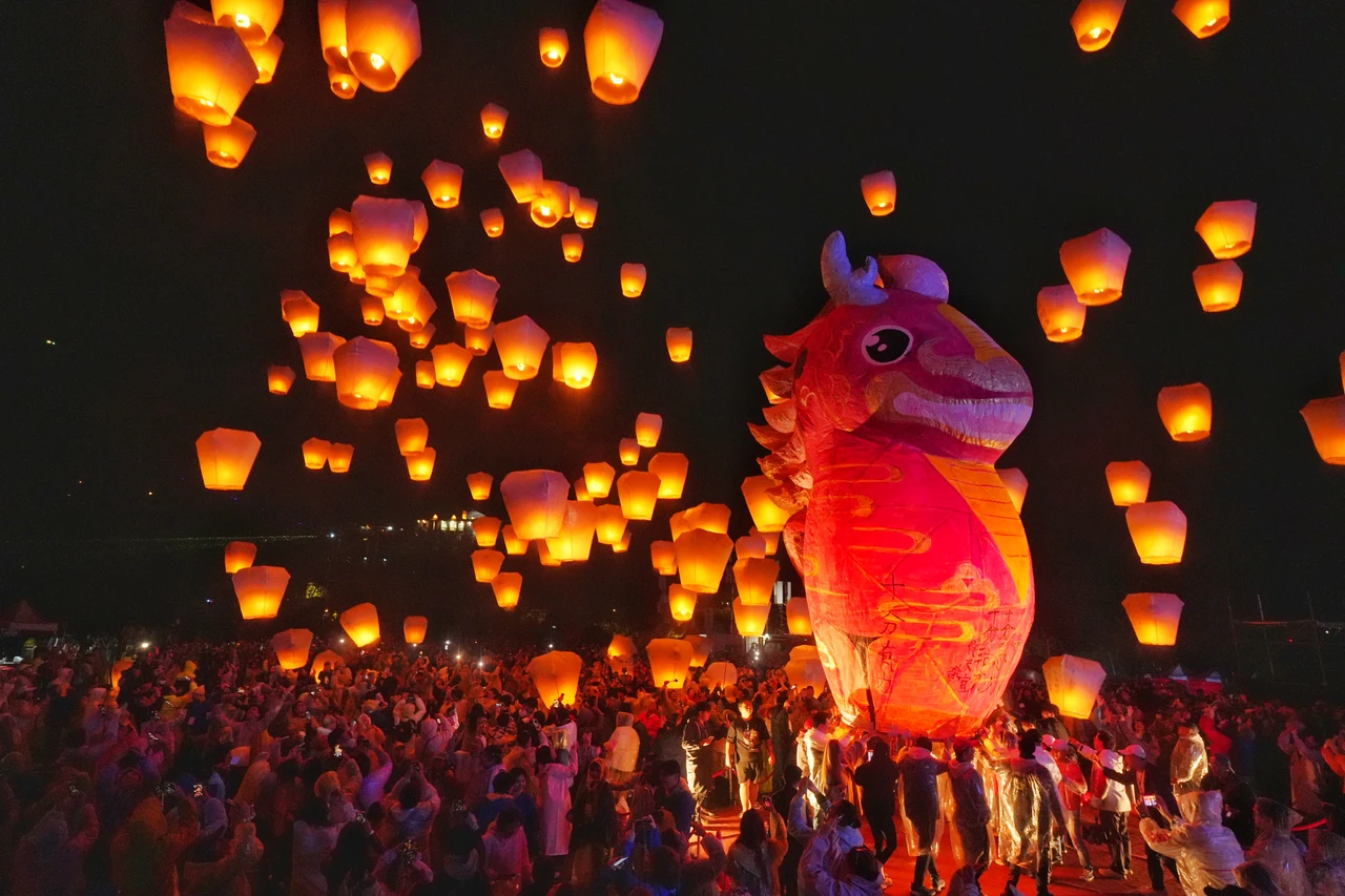 平溪天燈節登場！3盞福馬主燈升空祈福　