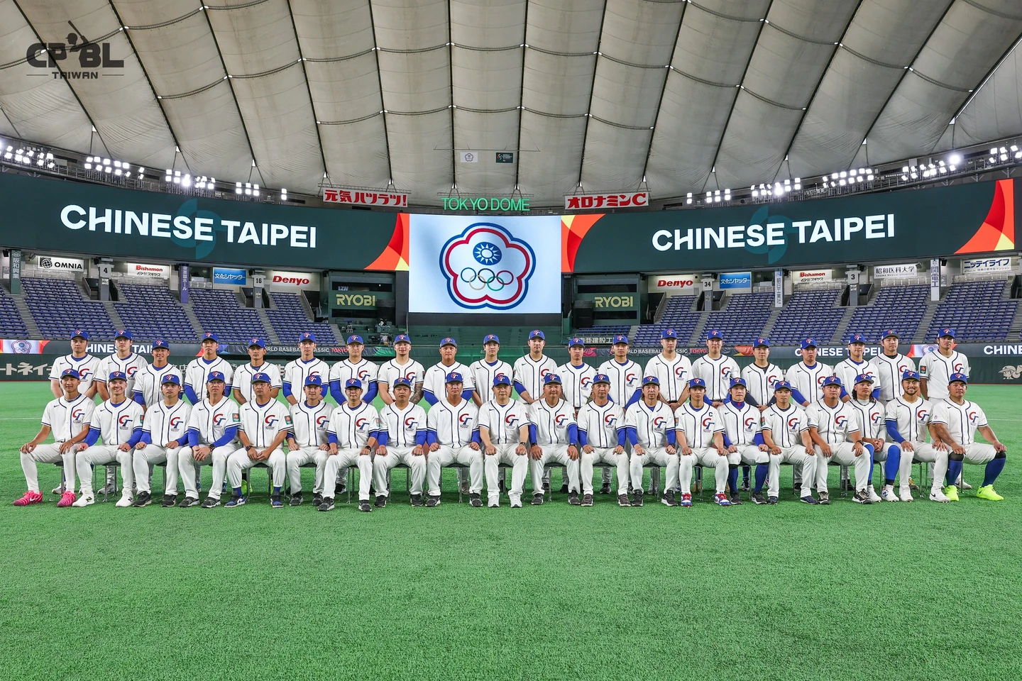 經典賽｜中華隊拍大合照「台味濃」　周杰倫2金曲響徹東京巨蛋