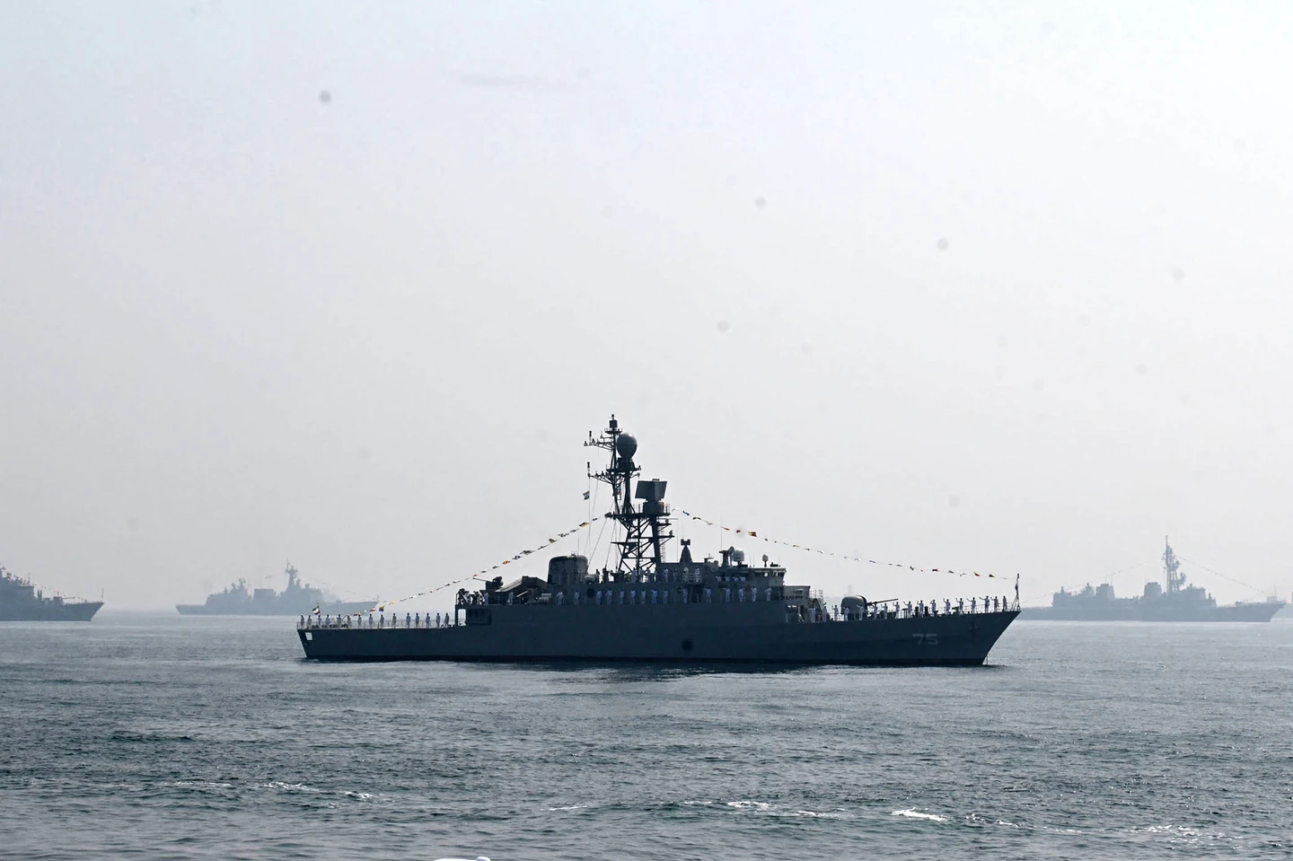 伊朗巡防艦疑遭潛艦攻擊　沉沒斯里蘭卡外海、逾百人失蹤