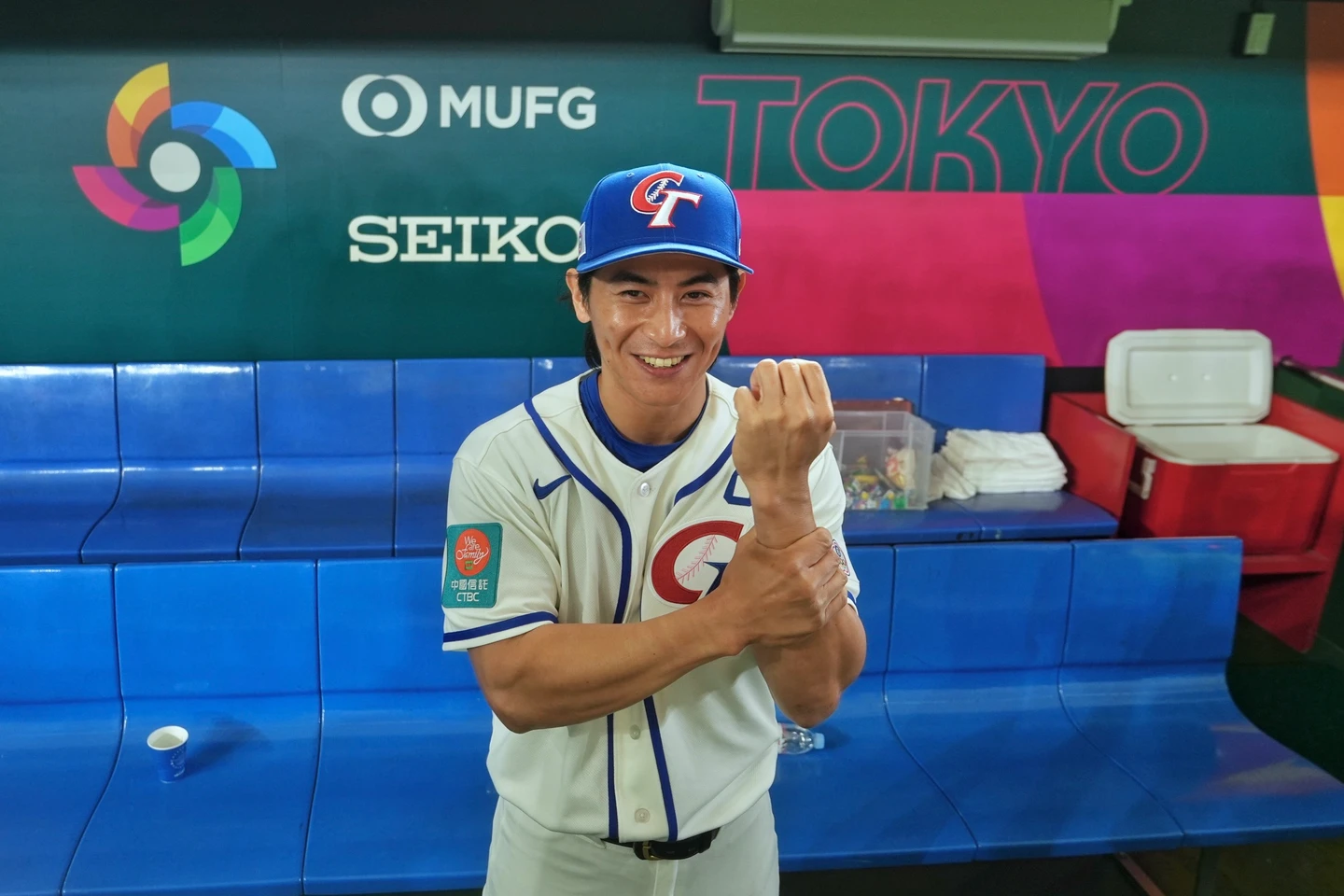 經典賽｜化身小粉絲與李政厚合照！陳傑憲懂球迷感受：我有點小緊張