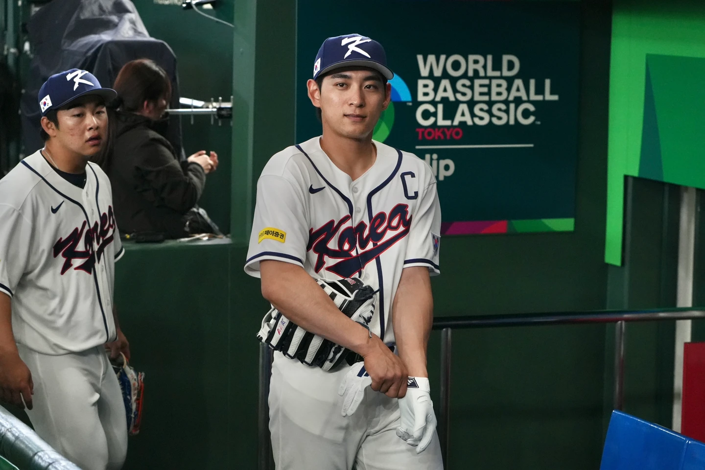 經典賽｜化身小粉絲與李政厚合照！陳傑憲懂球迷感受：我有點小緊張