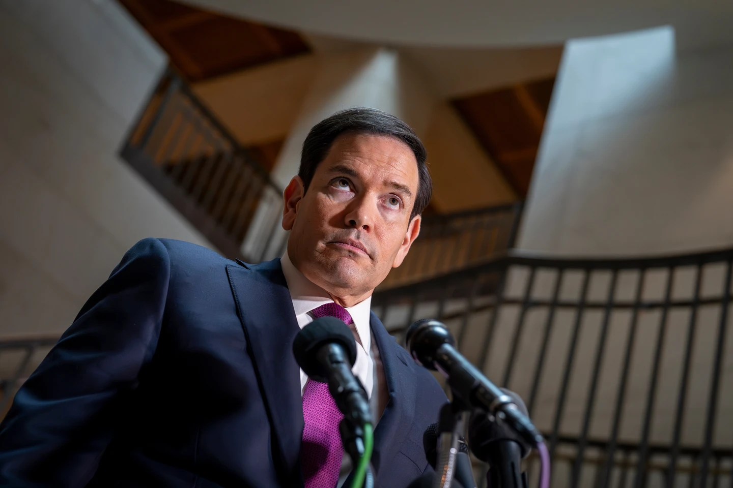 美打伊朗理由「羅生門」！川普喊先發制人　盧比歐火速改口、特使暗指核彈