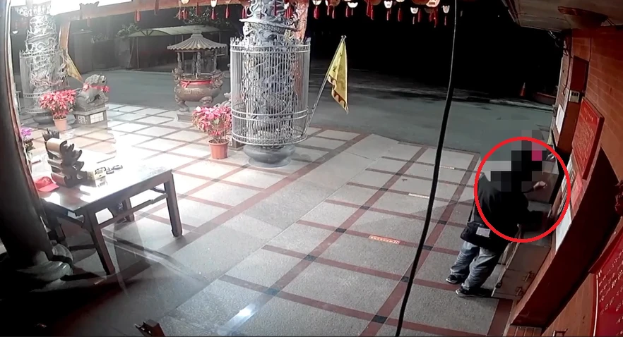 元宵節偷土地公香油錢！行竊還先雙手合十拜拜　廟方報警活逮