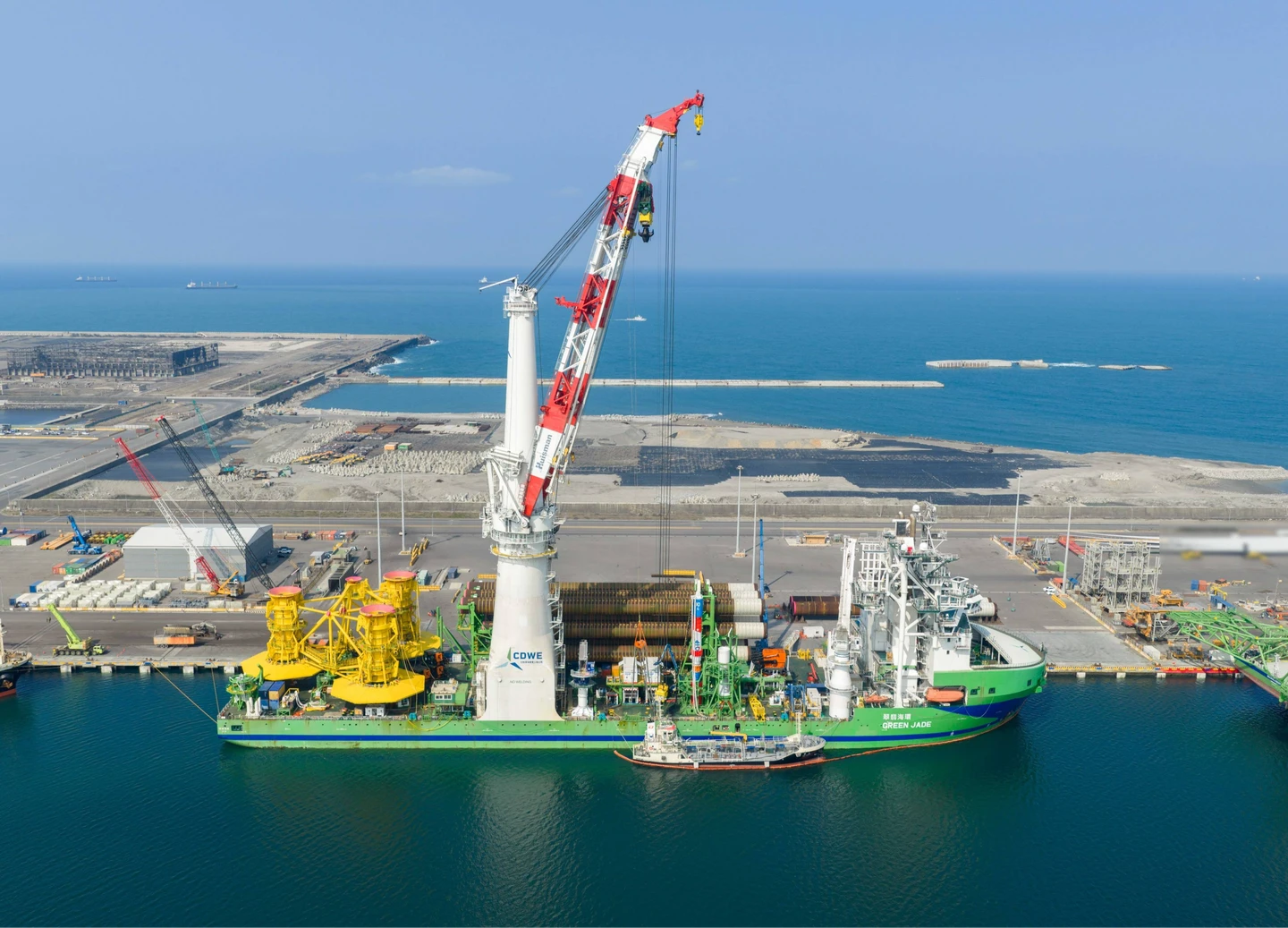 CIP渢妙離岸風場首支基樁完成安裝　500MW工程全速推進、台船環海啟動海上作業