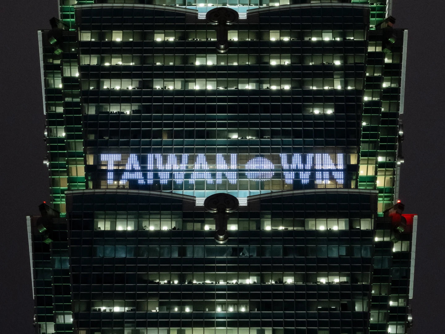 WBC應援｜台日大戰101點燈TAIWAN⚾WIN　賈永婕喊：打爆日本