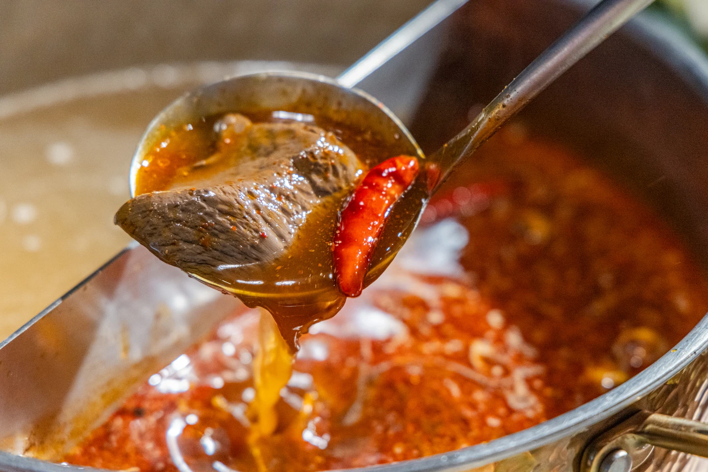 麻辣鍋掀倒店潮！王品、饗賓接力熄燈　改和牛涮、朵頤牛排進駐