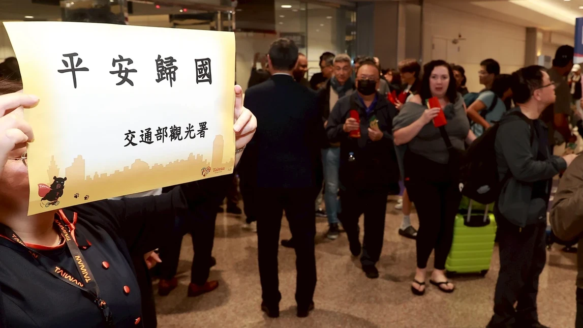 獨家｜「連3天花3hr狂call客服」成功搭首班阿聯酋回台　他：回家感覺真好