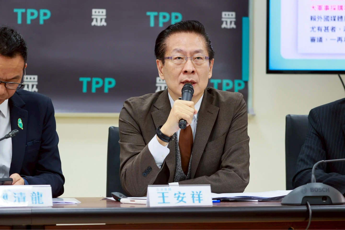 趕不上審查！白提案授權國防部與美先簽M109A7自走砲等發價書