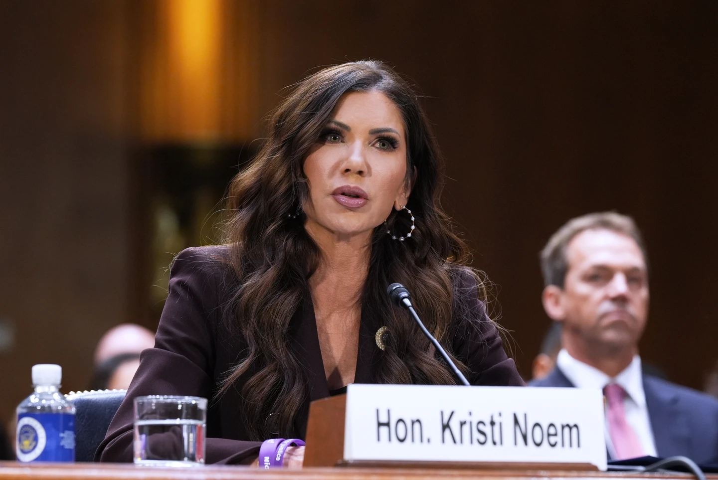 美國土安部長諾姆遭撤換！川普第二任期首位下台閣員　導火線出在這