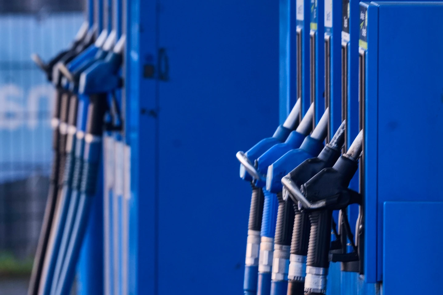 周末精選｜美國打伊朗估經濟損失達6.7兆元　油價恐飆至150美元釀通膨