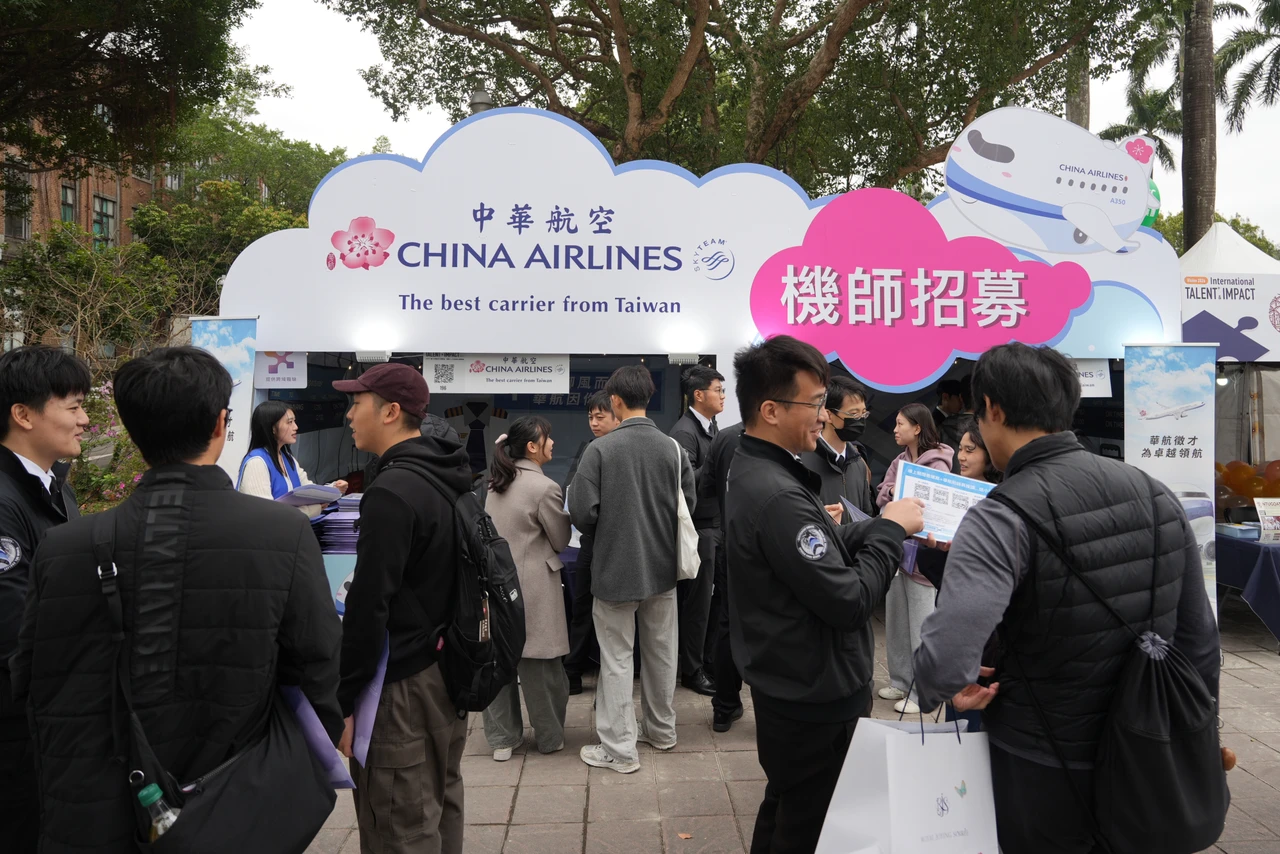 長榮、航空前進台大搶才！115年各招募160名機師　全年開放報名