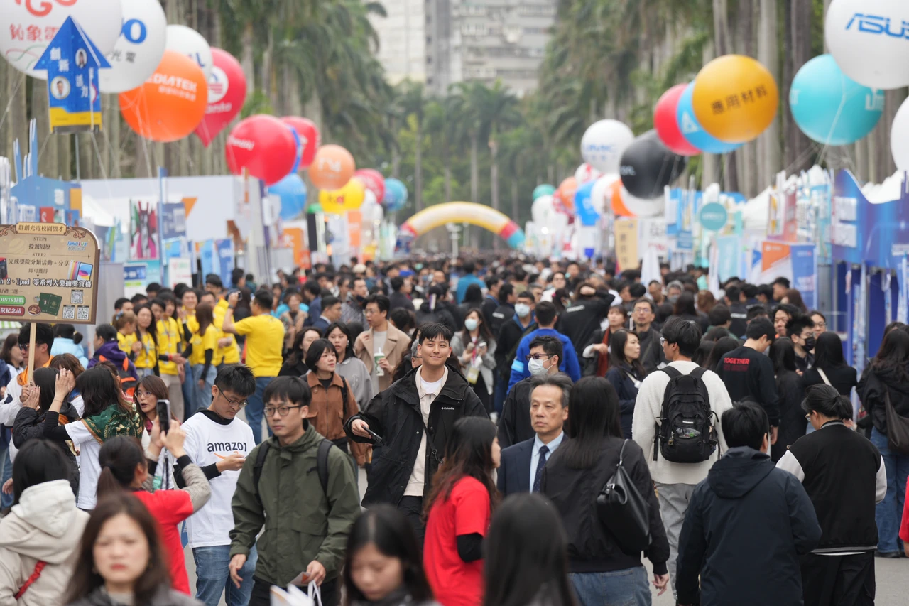 台大徵才博覽會釋出逾4萬職缺　校長陳文章喊話企業重視跨域專長