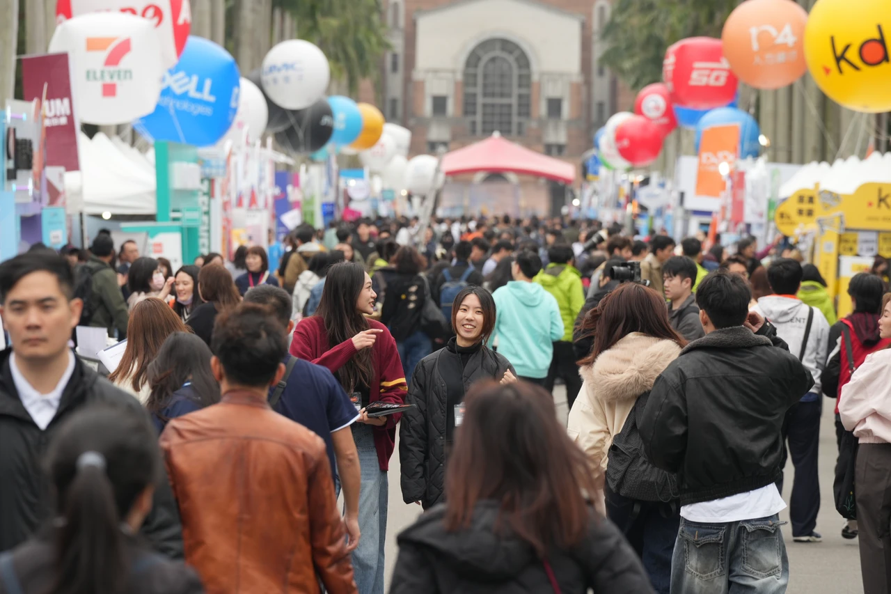 台大校園徵才博覽會登場　新鮮人起薪、求職4大準備一次看