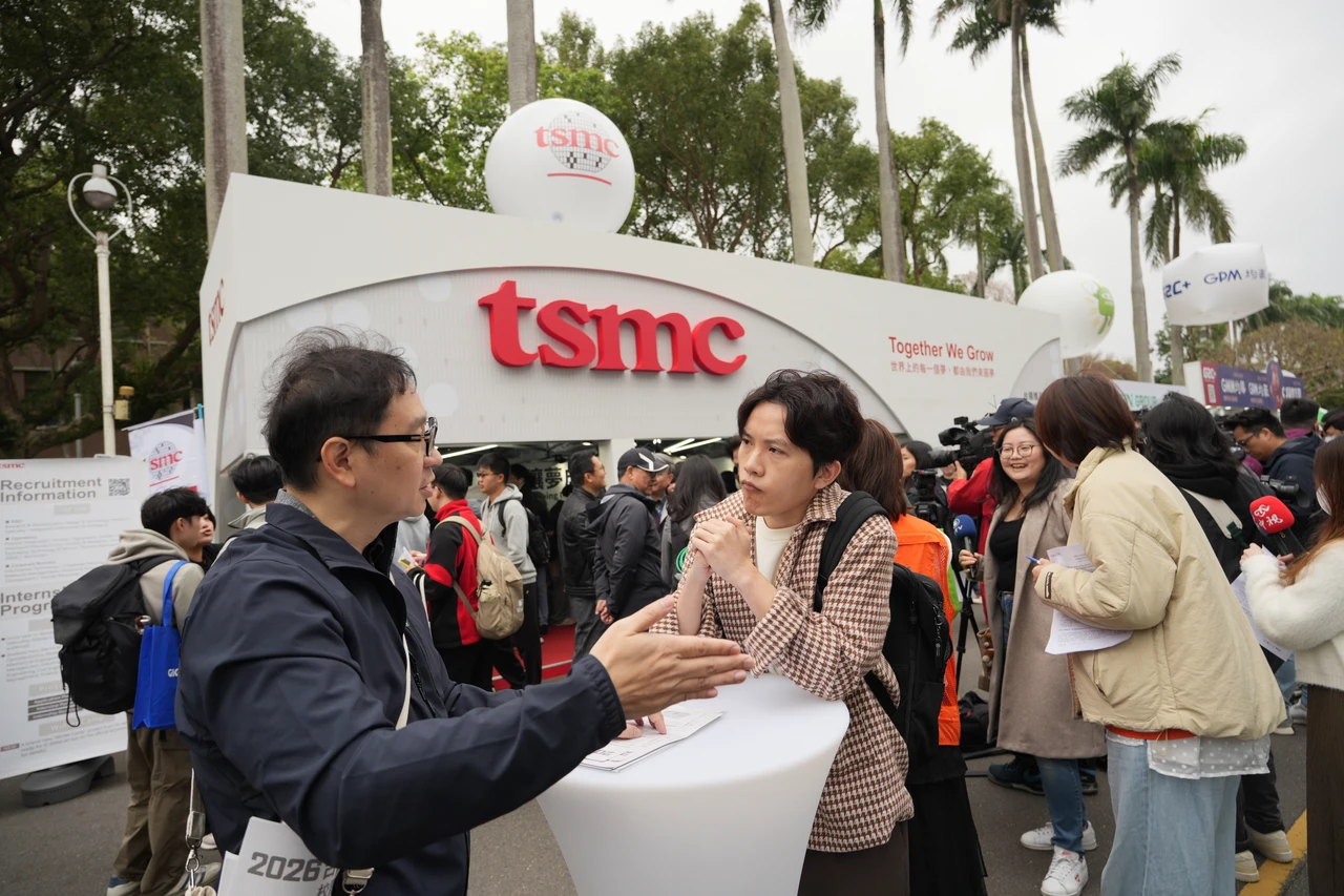 台積電校園徵才巡迴今台大登場！今年將招募8千位新血　新進碩士工程師年薪上看220萬