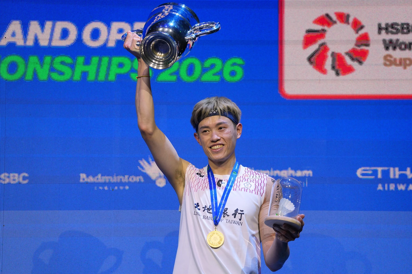 全英公開賽｜跟上葉宏蔚／詹又蓁腳步　「左手重砲」林俊易男單奪冠