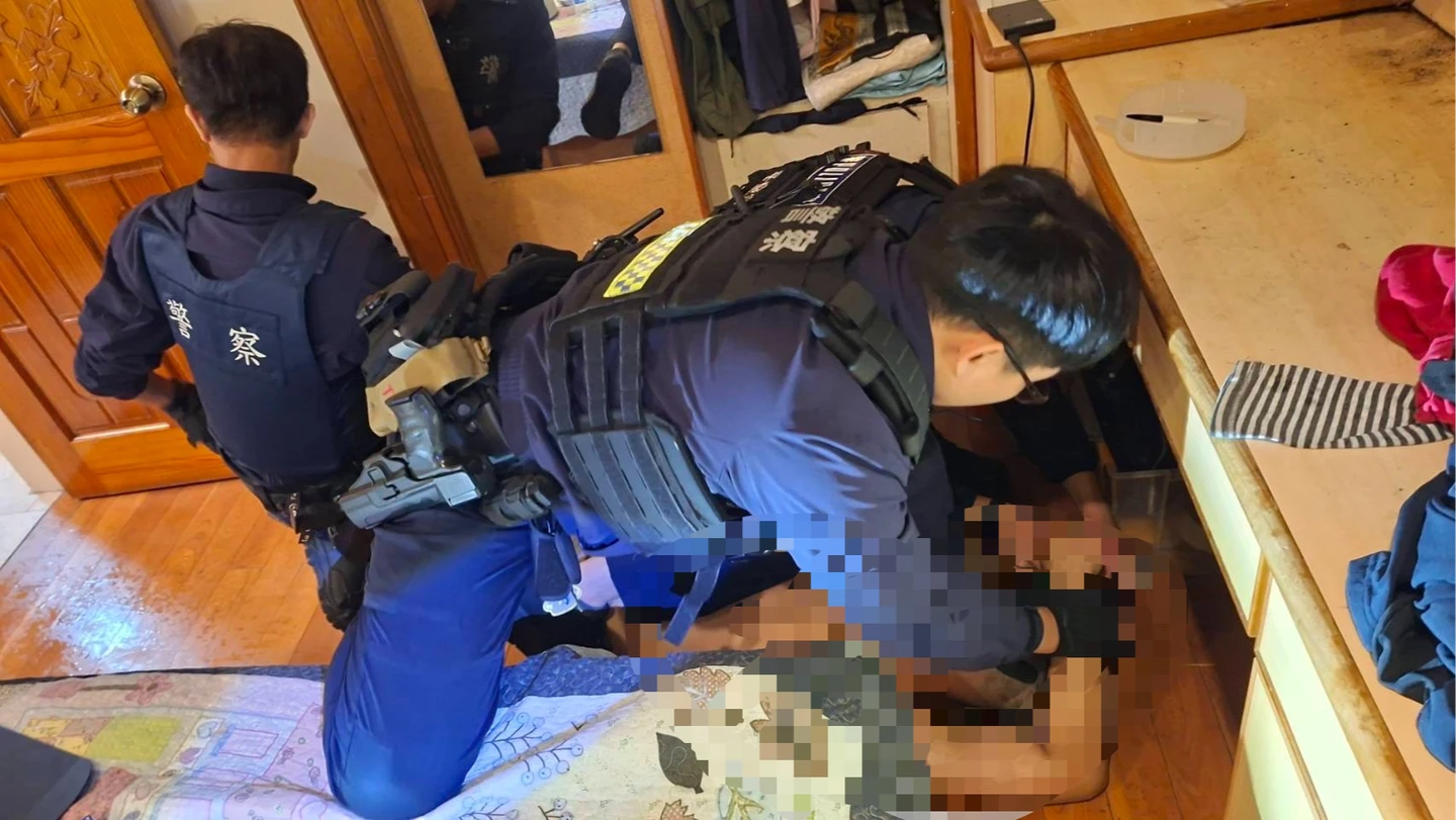 有片｜7旬婦遭逆子痛毆軟禁！想報案手機竟遭焚毀　淒厲求救警急破門救人