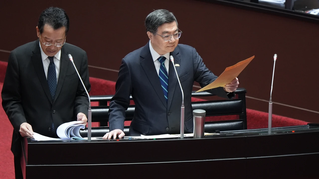 為包機看球吵翻！卓榮泰、王鴻薇火爆交鋒　韓國瑜自嘲「我被叫韓國輸都沒生氣」