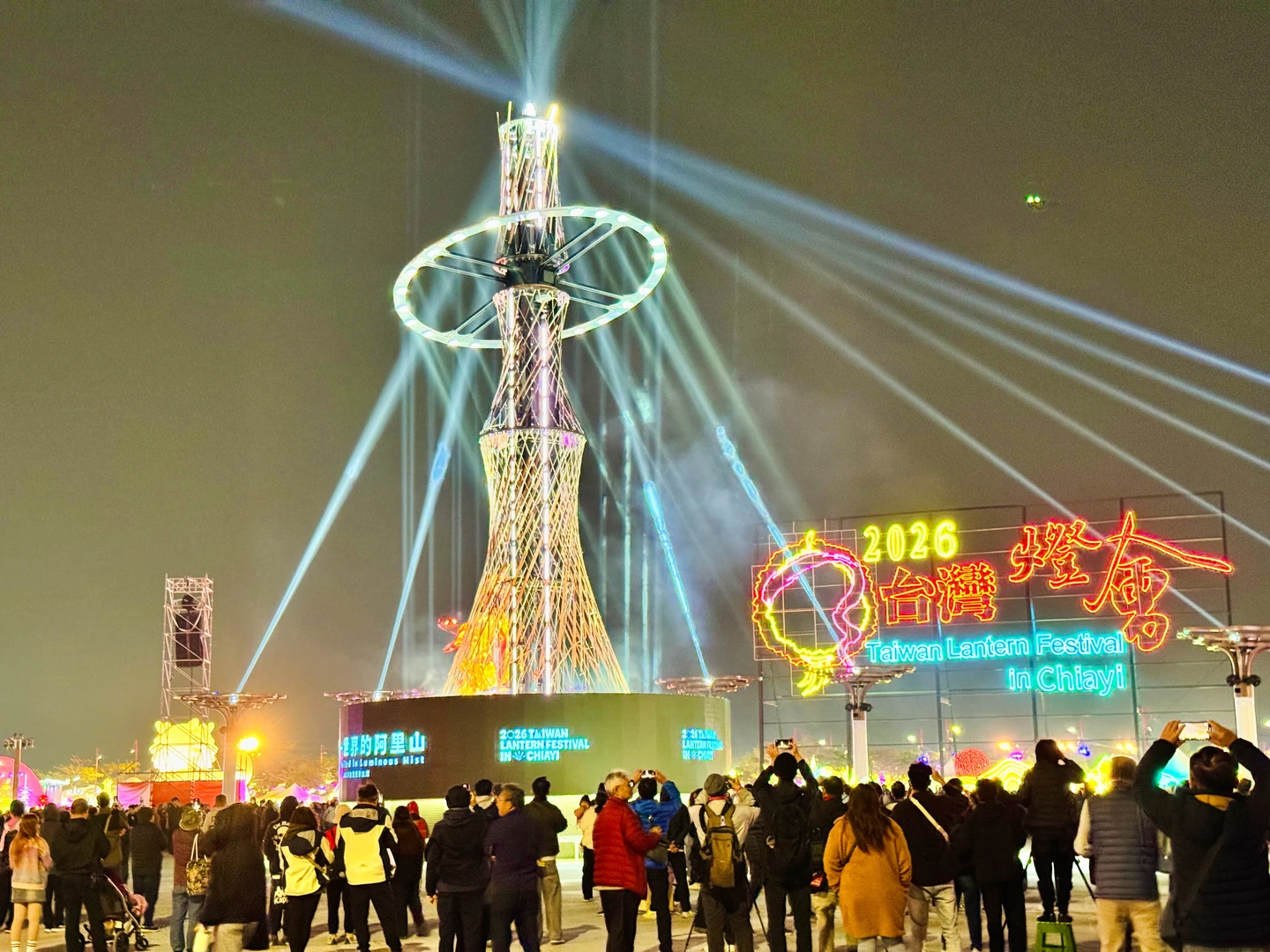 女神也來逛燈會！嘉義3大媽祖明巡行祈福　萬人心願登主燈螢幕閃耀夜空