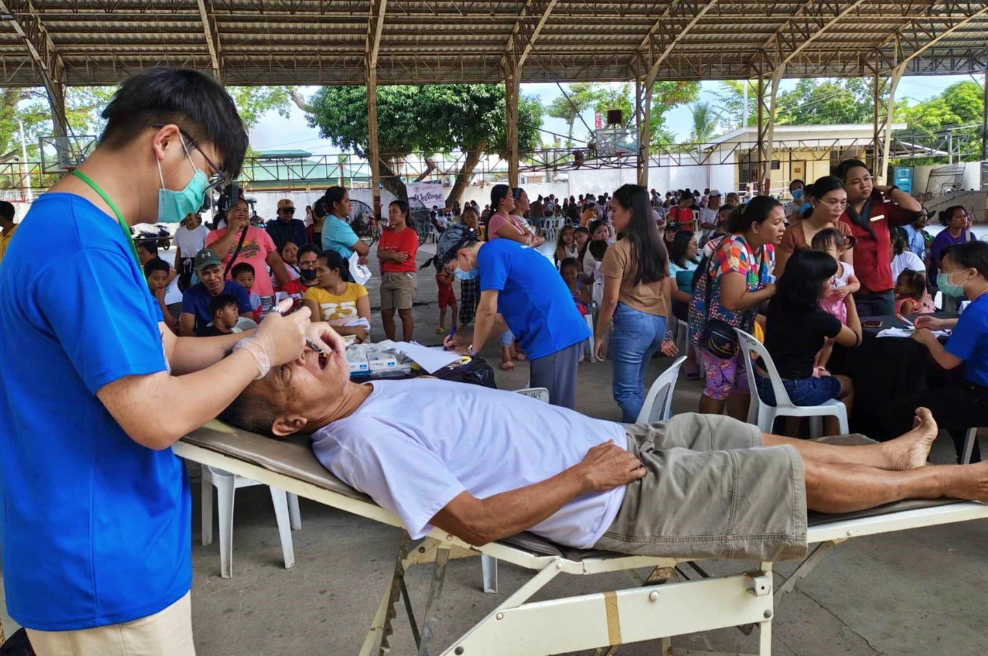 Taiwan Can Help！嘉基赴菲國偏鄉義診　助足部畸形少女「跨出人生新一步」