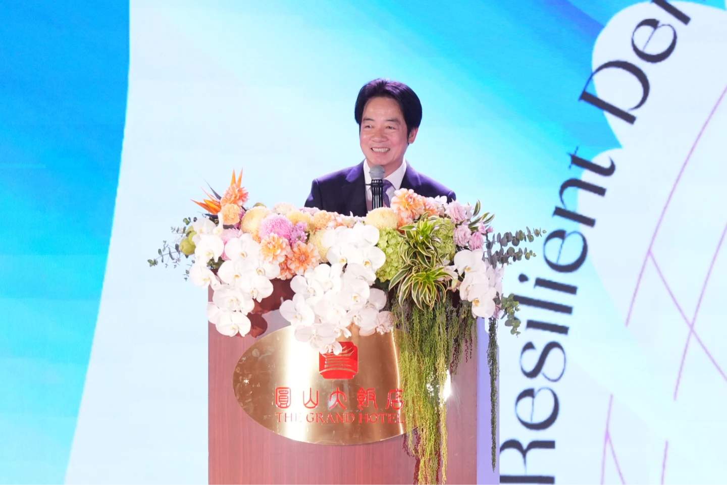 賴清德肯定林佳龍拚外交「飛行距離足繞地球5圈」　笑稱他為國增重