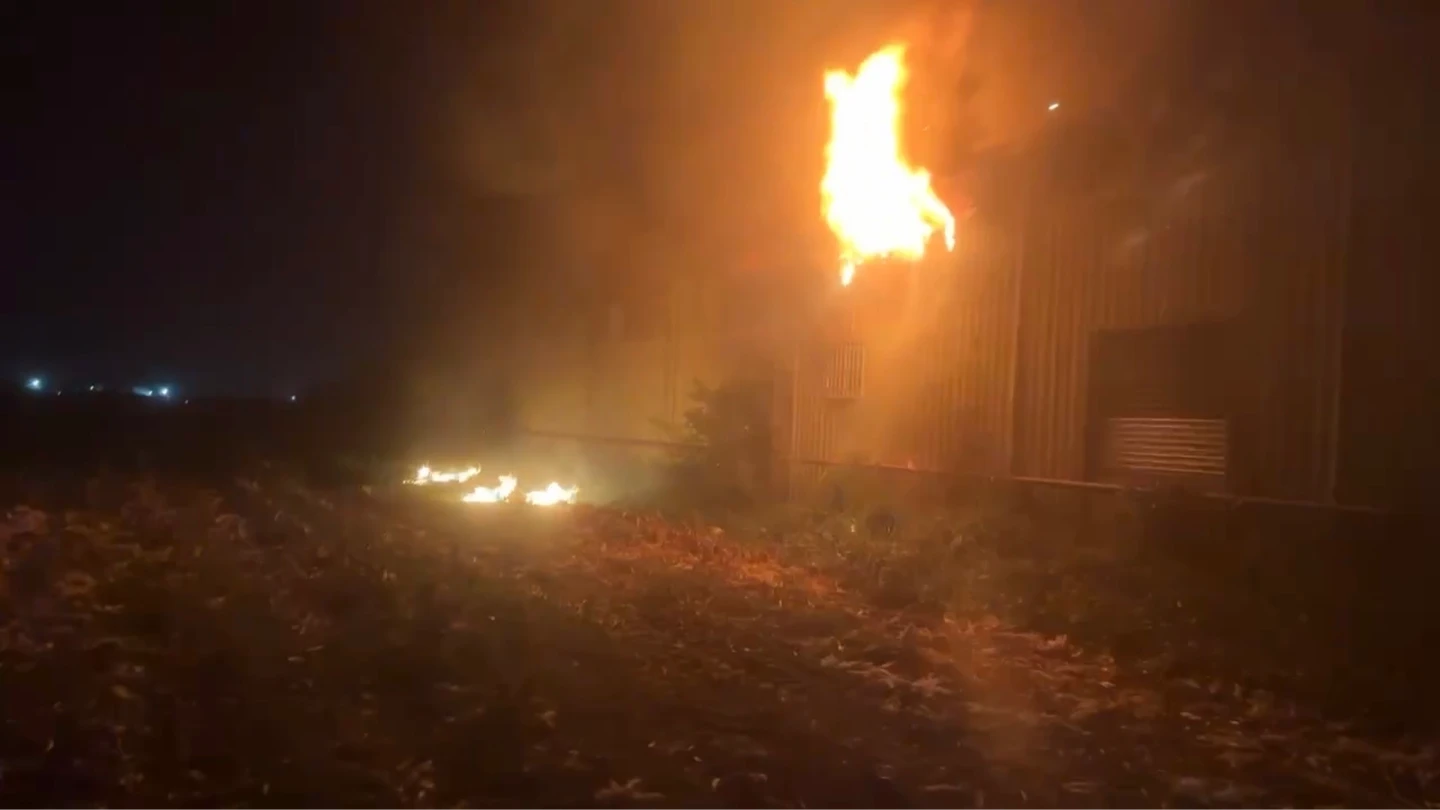 有片｜台南塑膠工廠大火！2廠房陷入火海　24輛消防車灌救中