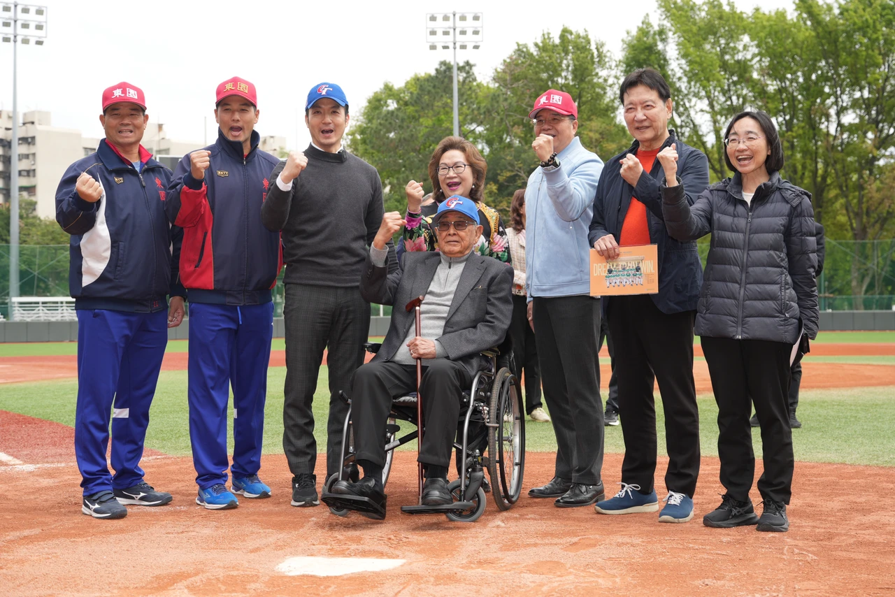 有片｜顏值更勝！綠拱「謝震武選北市長」　蔣萬安也稱讚：風範比民進黨好太多