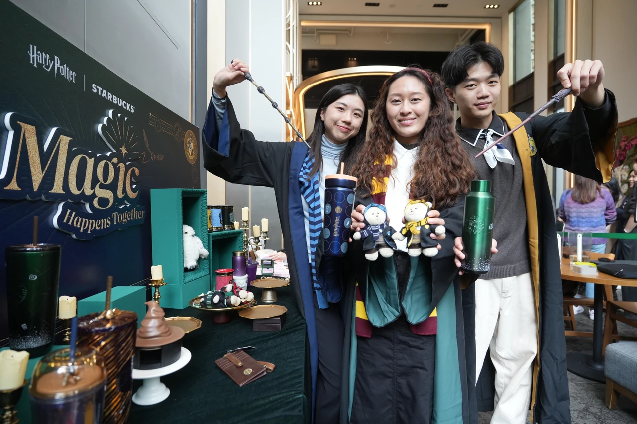 麻瓜們衝了！星巴克變身《哈利波特》魔法世界　3/23開賣排隊方式曝光