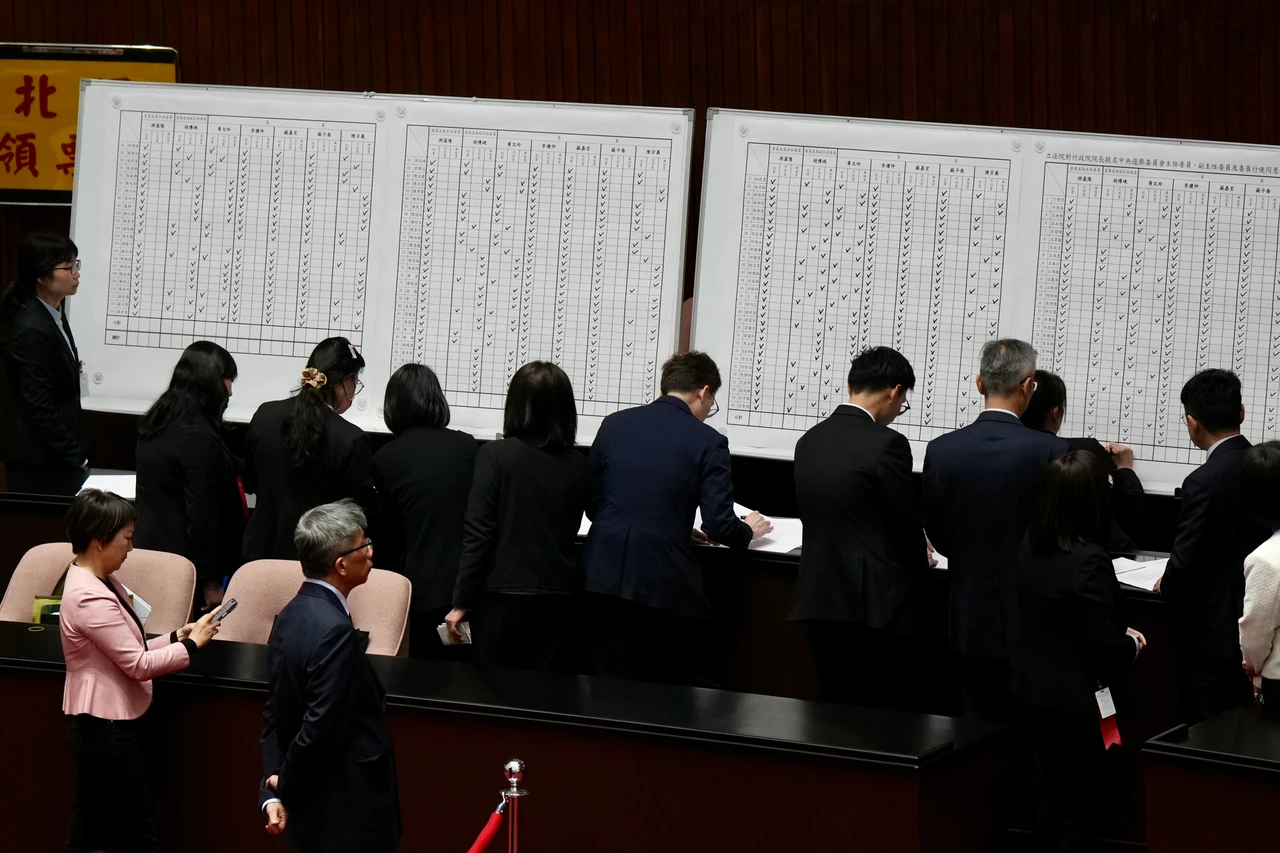 中選會可以開會了！藍白放行通過4人　游盈隆過關、胡博硯等3人出局