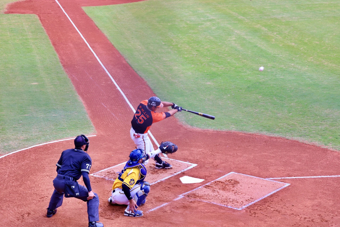 亞太主球場震撼亮相！黃偉哲力邀喵迷熱血應援開幕戰　「台南準備好了」