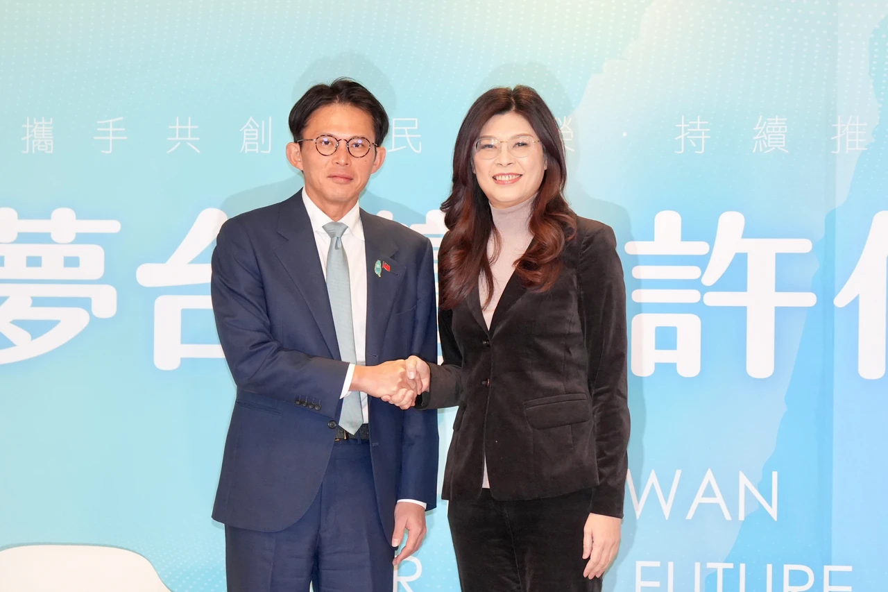 直播｜藍白合勢不可擋！鄭麗文、黃國昌率黨公職出場　首波合作藍圖曝