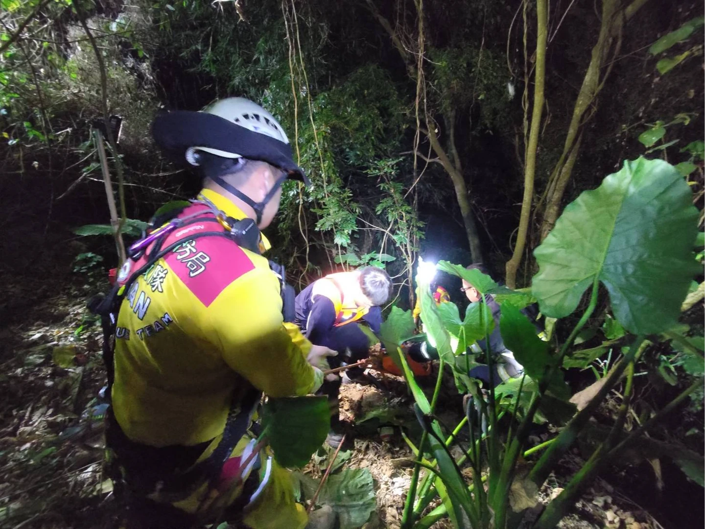 台中父子騎車失聯現蹤高雄燕巢山區　80歲父墜谷不治、兒意識不清送醫
