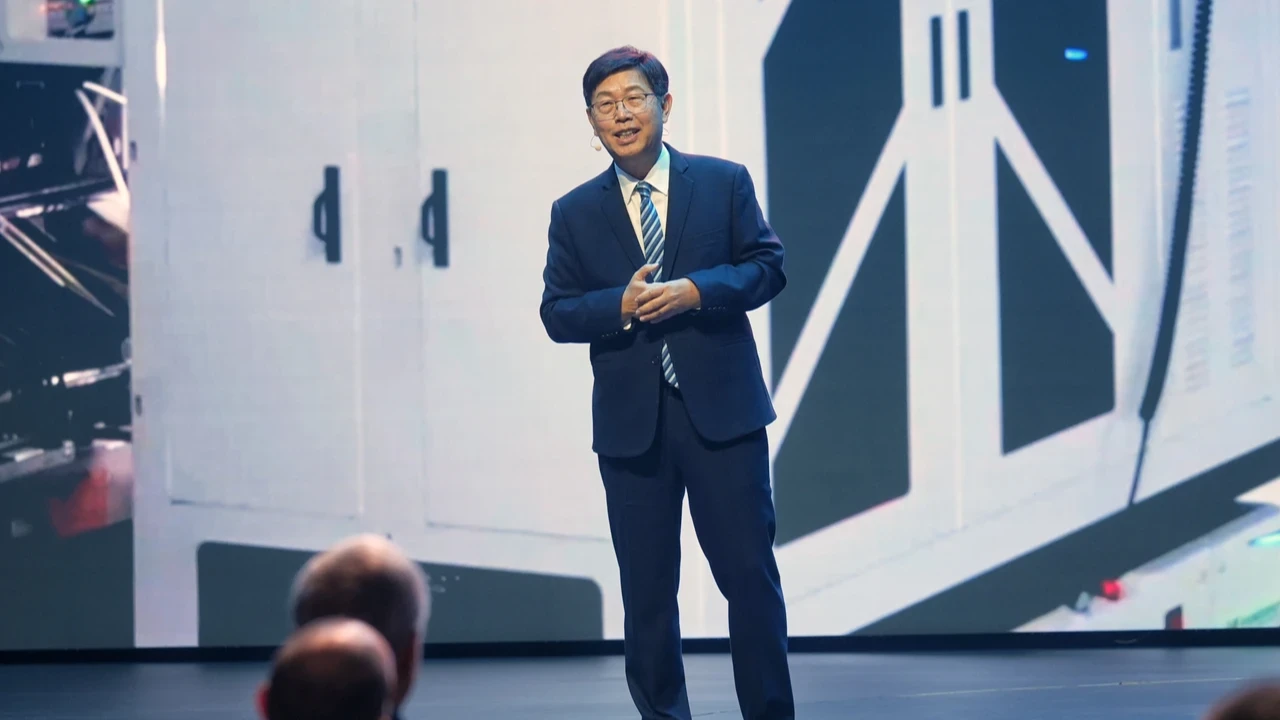 鴻海法說1〡2026展望強勁成長　2025年EPS達13.61元、每股配發7.2元現金同創上市新高　