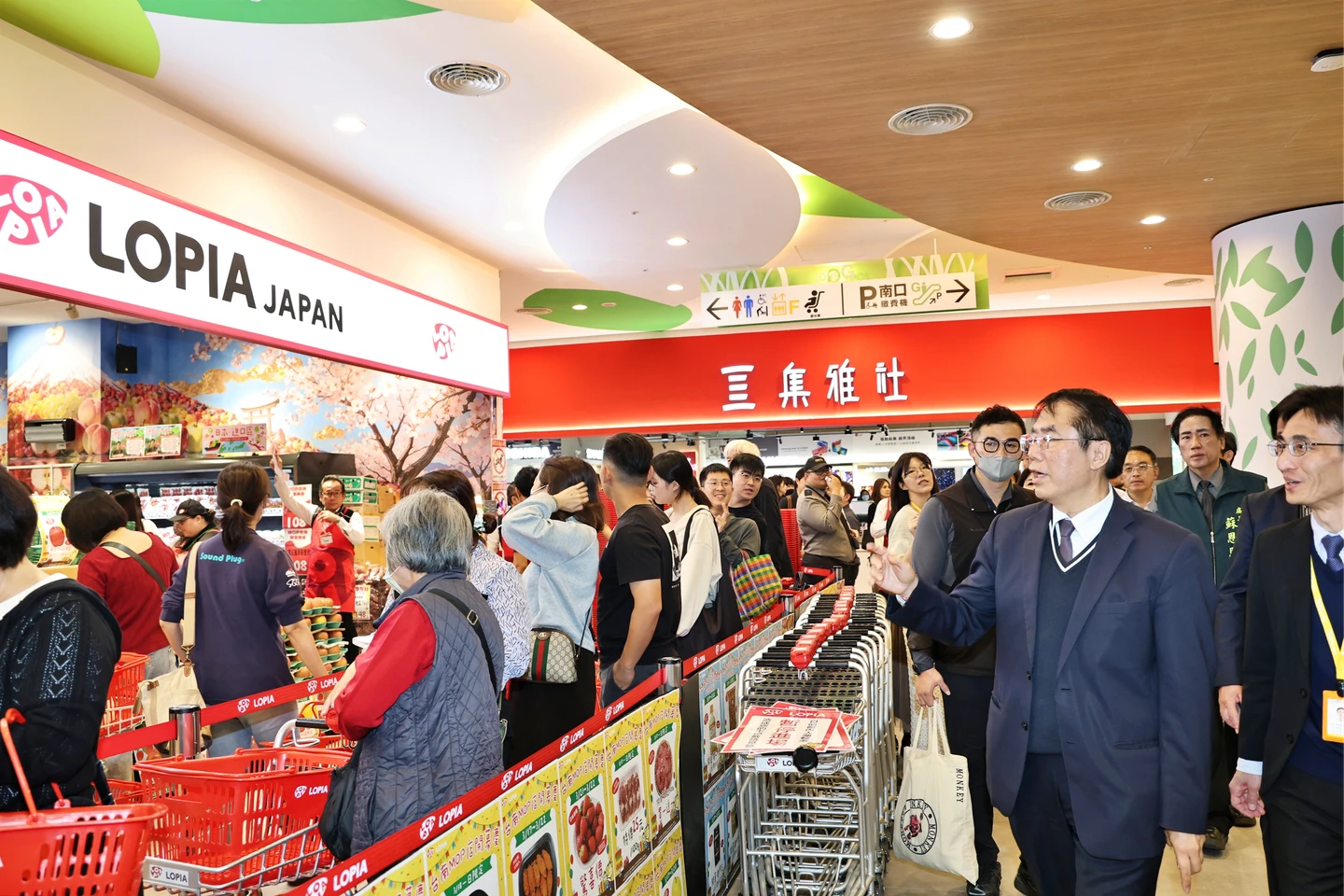 西松屋首進台灣！台南三井OUTLET2期試營運湧人潮　黃偉哲也來開箱