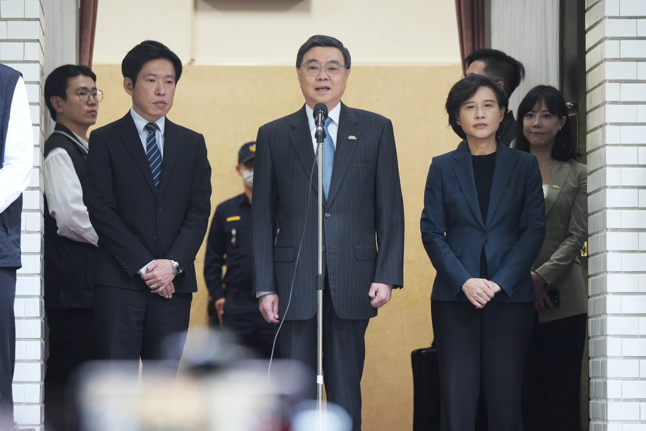 卓榮泰狠嗆包機赴日指控「簡直是笑話」　批藍白玩弄國家：適可而止